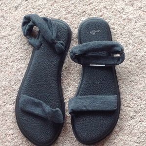 Sanuk Womens sandals size 10